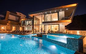 Villa Unlimited 2 Luxury 6 Bedroom Villa